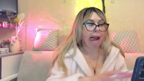 Snapshot of susiexnoreen chatting on 9, 2, 2026 SusiexNoreen online show from 9, 2, 2026