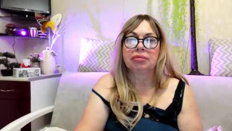 Snapshot of susiexnoreen chatting on 4, 3, 2026 SusiexNoreen online show from 4, 3, 2026