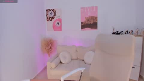 Snapshot of sussan_monroe chatting on 8, 6, 2026 Sussan Monroe online show from 8, 6, 2026