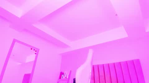 Sussan Nicole  online show from 5, 11, 2025