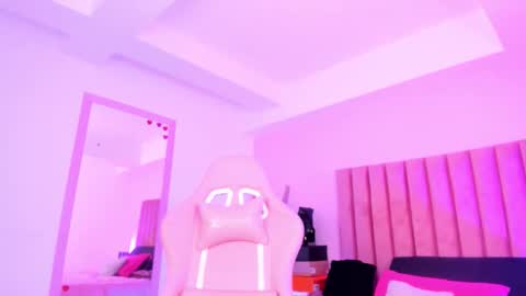 Sussan Nicole  online show from 8, 11, 2025