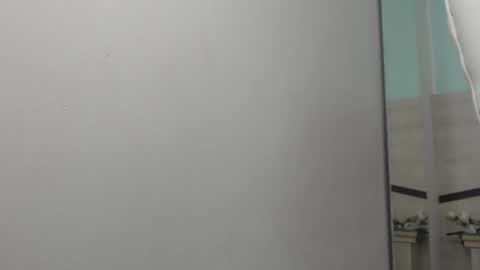 sussy leon online show from 4, 12, 2024