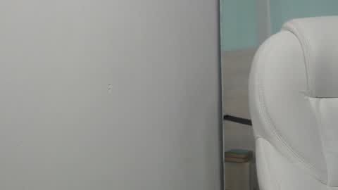 sussy leon online show from 13, 2, 2025