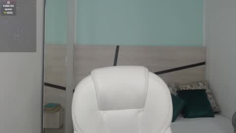 sussy leon online show from 10, 3, 2025