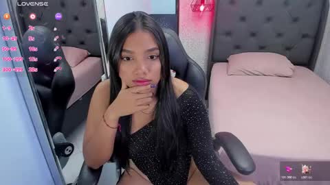 Snapshot of suzetmonaco chatting on 24, 11, 2025 S U Z E T online show from 24, 11, 2025