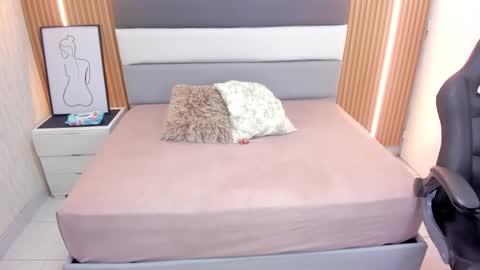 Snapshot of suzetmonaco chatting on 4, 2, 2026 S U Z E T online show from 4, 2, 2026