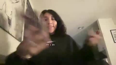 Snapshot of suzyishellawet chatting on 20, 10, 2025 Suzy online show from 20, 10, 2025