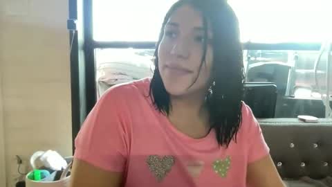 Snapshot of suzyishellawet chatting on 1, 12, 2025 Suzy online show from 1, 12, 2025