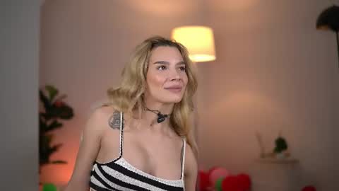 Snapshot of svveetluna chatting on 22, 6, 2026 SweetLuna online show from 22, 6, 2026