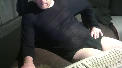 Snapshot of swartarn chatting on 14, 11, 2025 ArnSwart online show from 14, 11, 2025