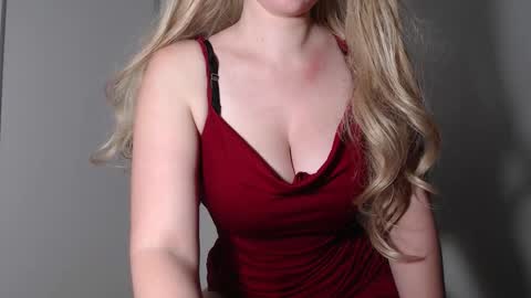 sweat_mia online show from 10, 9, 2025