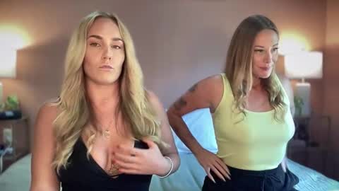 Snapshot of swedish_candii chatting on 21, 11, 2025 Swedish Candii online show from 21, 11, 2025