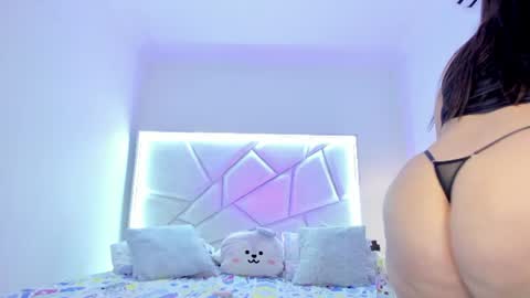 Snapshot of sweeetcruvyx chatting on 4, 7, 2026 Nikki model independent online show from 4, 7, 2026