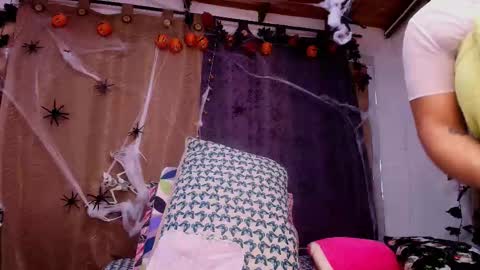 Snapshot of sweegirl_ chatting on 24, 10, 2025 Debora online show from 24, 10, 2025