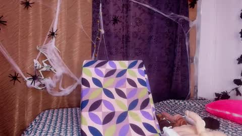 Snapshot of sweegirl_ chatting on 27, 10, 2025 Debora online show from 27, 10, 2025