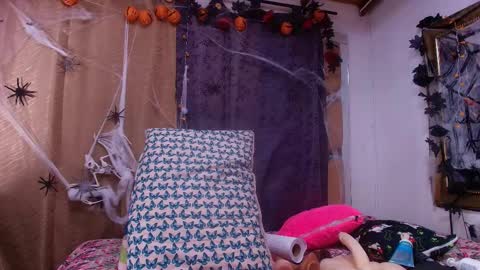 Snapshot of sweegirl_ chatting on 30, 10, 2025 Debora online show from 30, 10, 2025