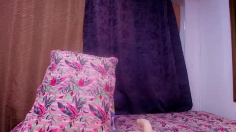 Snapshot of sweegirl_ chatting on 1, 11, 2025 Debora online show from 1, 11, 2025