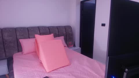 Snapshot of sweegirl_ chatting on 5, 11, 2025 Debora online show from 5, 11, 2025