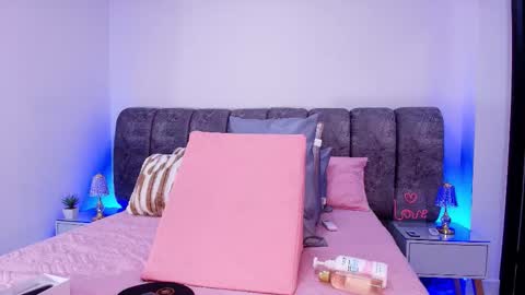 Snapshot of sweegirl_ chatting on 14, 11, 2025 Debora online show from 14, 11, 2025
