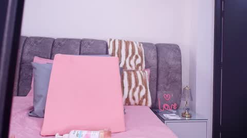 Snapshot of sweegirl_ chatting on 18, 11, 2025 Debora online show from 18, 11, 2025