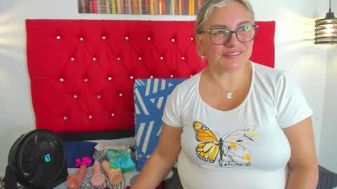 Snapshot of sweet__mature chatting on 25, 9, 2025 Carolina online show from 25, 9, 2025