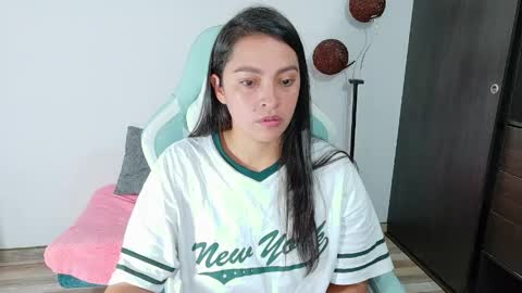 Snapshot of sweet_ahiana chatting on 23, 5, 2026 ahinara online show from 23, 5, 2026