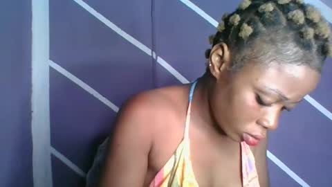 Snapshot of sweet_berry31 chatting on 21, 10, 2025 baby girl online show from 21, 10, 2025