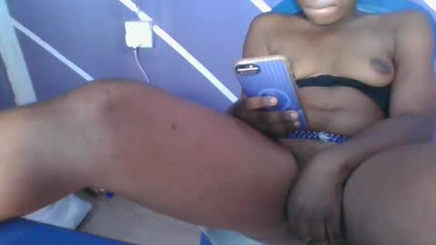 Snapshot of sweet_berry31 chatting on 23, 10, 2025 baby girl online show from 23, 10, 2025