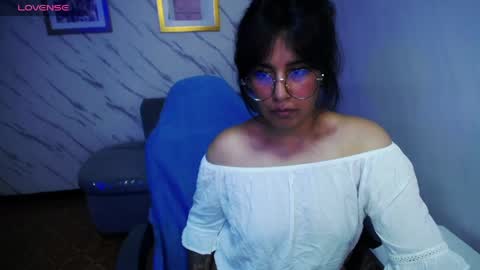 Snapshot of sweet_cam_v chatting on 27, 5, 2026 Hi Stream 1430 to 2100pm online show from 27, 5, 2026