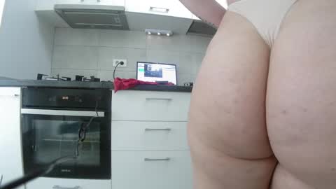 Snapshot of sweet_ella chatting on 9, 1, 2025 online show from 9, 1, 2025