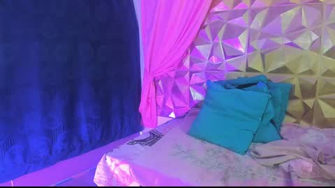  emmili  online show from 20, 12, 2024