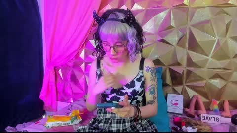  emmili  online show from 30, 12, 2024