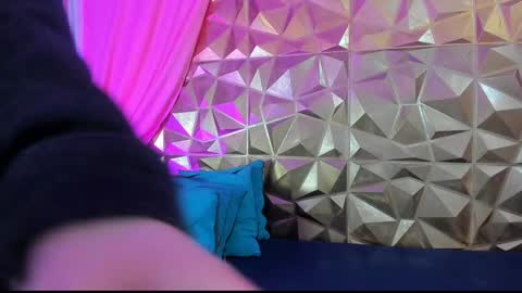  emmili  online show from 13, 1, 2025