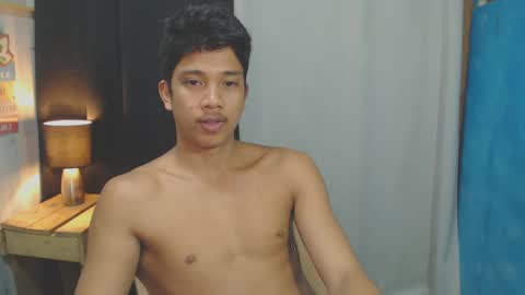 Snapshot of sweet_guyxx chatting on 5, 1, 2025 sweet_guyxx online show from 5, 1, 2025