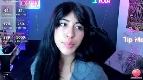 Snapshot of sweet_joint_girl chatting on 13, 4, 2026 Dahnna online show from 13, 4, 2026