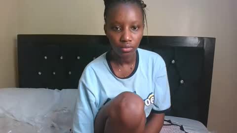 Snapshot of sweet_kio chatting on 8, 11, 2025 sexyy online show from 8, 11, 2025