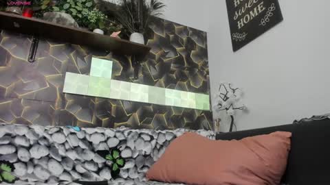 Snapshot of sweet_kitty2000 chatting on 17, 12, 2024 Alesy online show from 17, 12, 2024