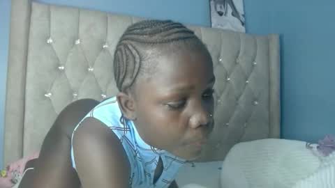 Snapshot of sweet_melodiyy chatting on 3, 11, 2025 sweet_melodiyy online show from 3, 11, 2025