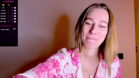 Snapshot of sweet_mia_91 chatting on 2, 3, 2025 Mia online show from 2, 3, 2025