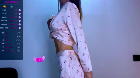 Snapshot of sweet_mia_91 chatting on 24, 9, 2025 Mia online show from 24, 9, 2025