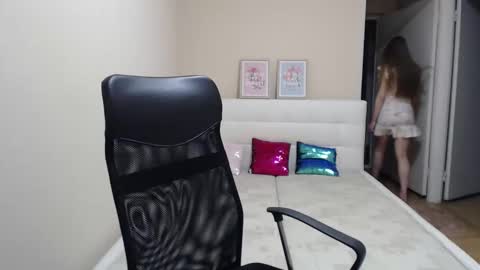 Snapshot of sweet_mood chatting on 19, 12, 2025 Anna online show from 19, 12, 2025