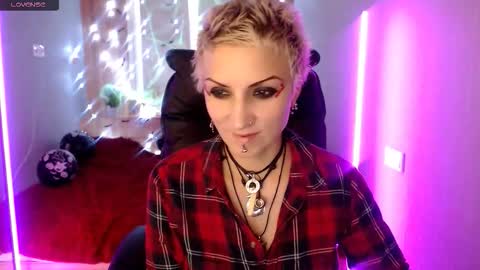 sweet_n_strong online show from 6, 11, 2025