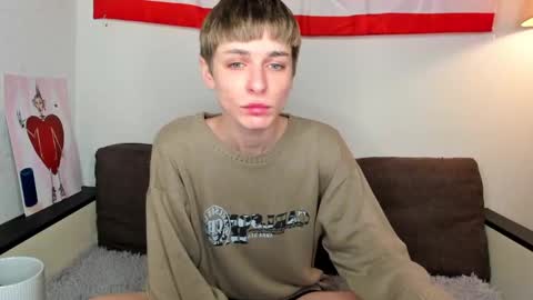 Snapshot of sweet_peach__ chatting on 8, 12, 2024 kira online show from 8, 12, 2024