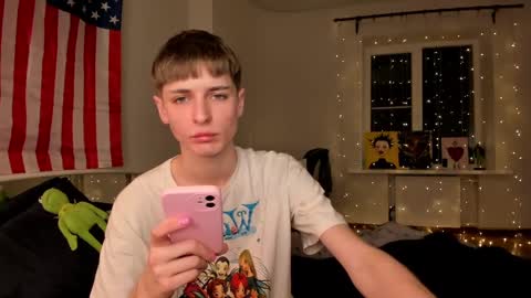 Snapshot of sweet_peach__ chatting on 25, 12, 2024 kira online show from 25, 12, 2024