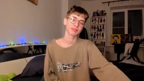 Snapshot of sweet_peach__ chatting on 27, 12, 2024 kira online show from 27, 12, 2024