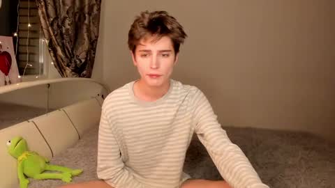 Snapshot of sweet_peach__ chatting on 3, 3, 2025 kira online show from 3, 3, 2025