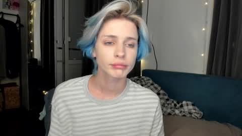 Snapshot of sweet_peach__ chatting on 11, 9, 2025 kira online show from 11, 9, 2025