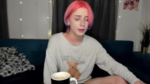 Snapshot of sweet_peach__ chatting on 17, 9, 2025 kira online show from 17, 9, 2025