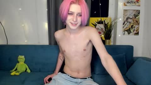 Snapshot of sweet_peach__ chatting on 7, 10, 2025 kira online show from 7, 10, 2025