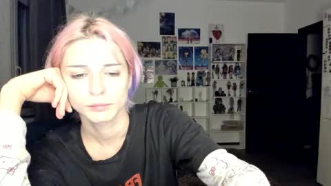 Snapshot of sweet_peach__ chatting on 21, 10, 2025 kira online show from 21, 10, 2025